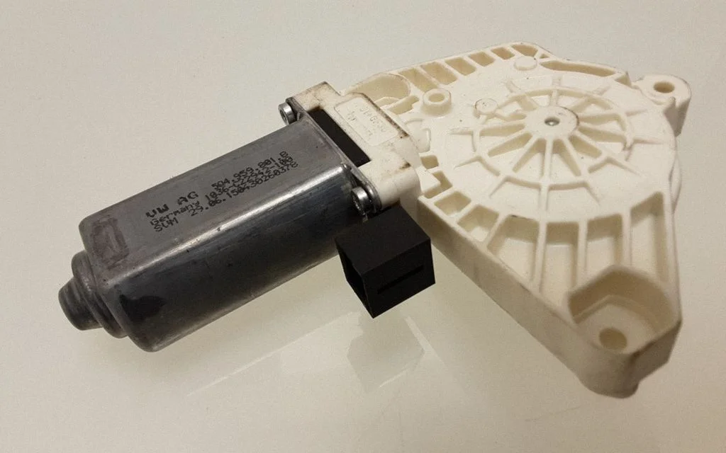 Front door window regulator motor – Volkswagen Passat B7 USA (2012-2019)