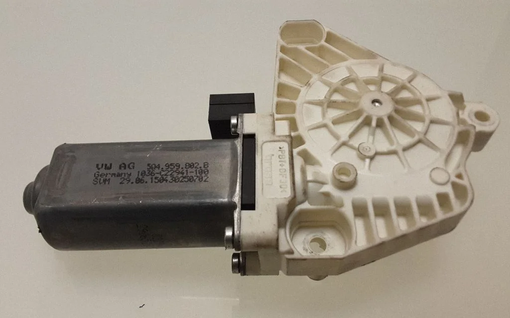 Front door window regulator motor – Volkswagen Passat B7 USA (2012-2019)