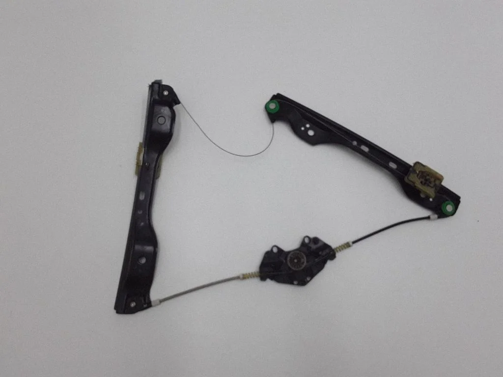 Front window lifting mechanism without motor – Volvo XC60 (2009-2013)