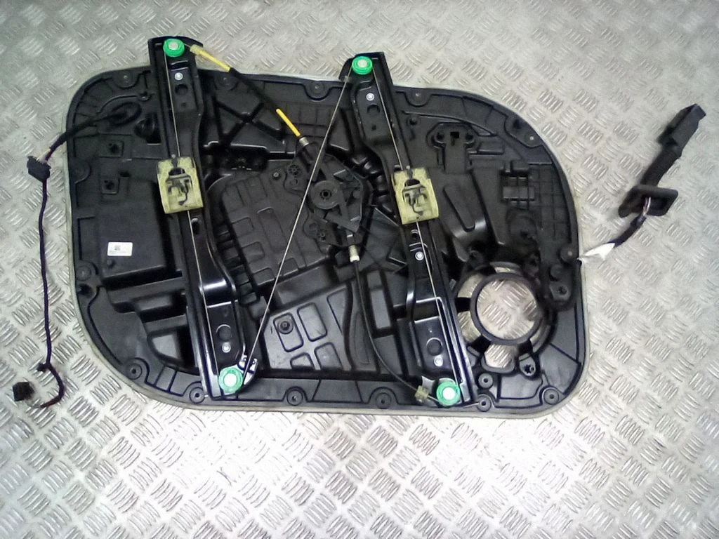 Front window lifting mechanism without motor – Volvo XC90 (2014-)