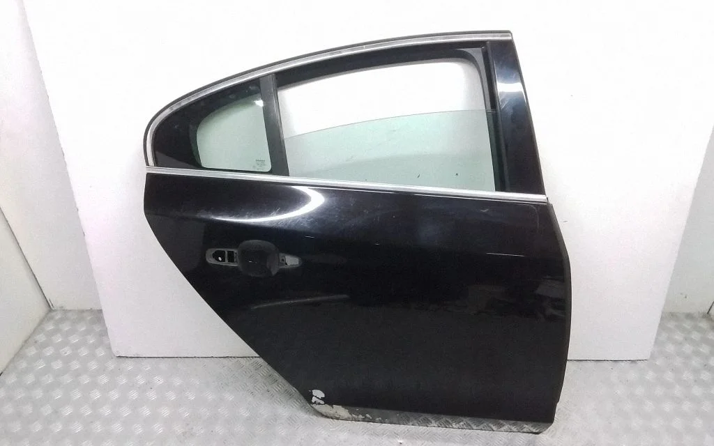 Rear door – rear right