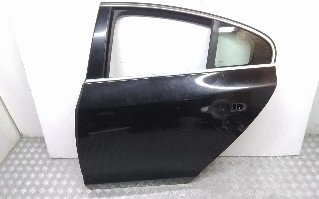 Rear door – rear left