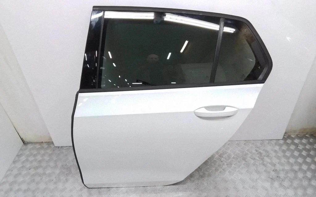 Rear door 5H4833311E