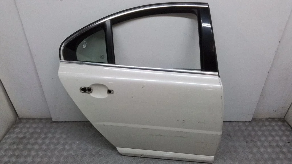 Rear door – rear right