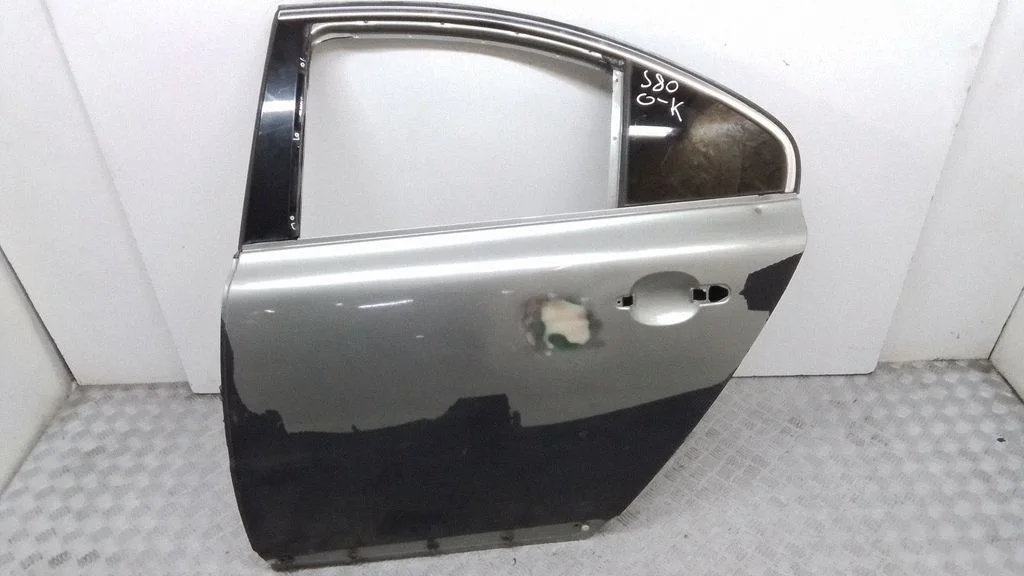 Rear door – rear left