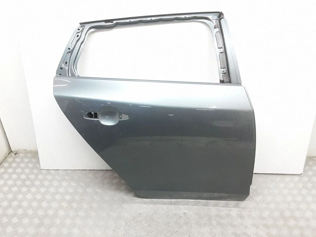 Rear door – rear right