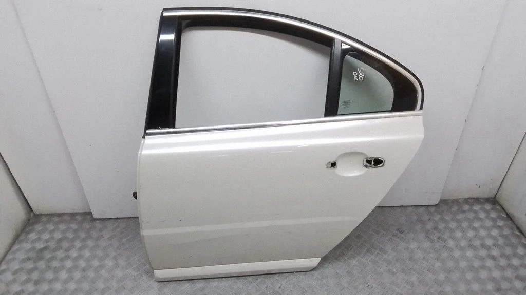 Rear door – rear left