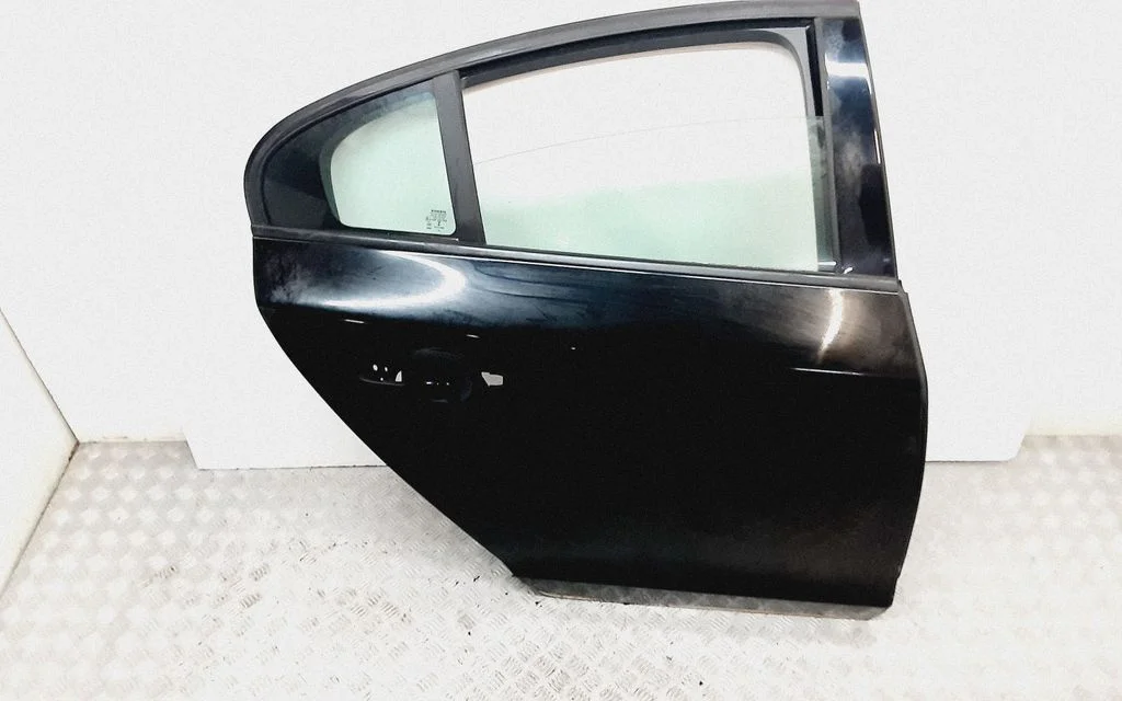 Rear door – right