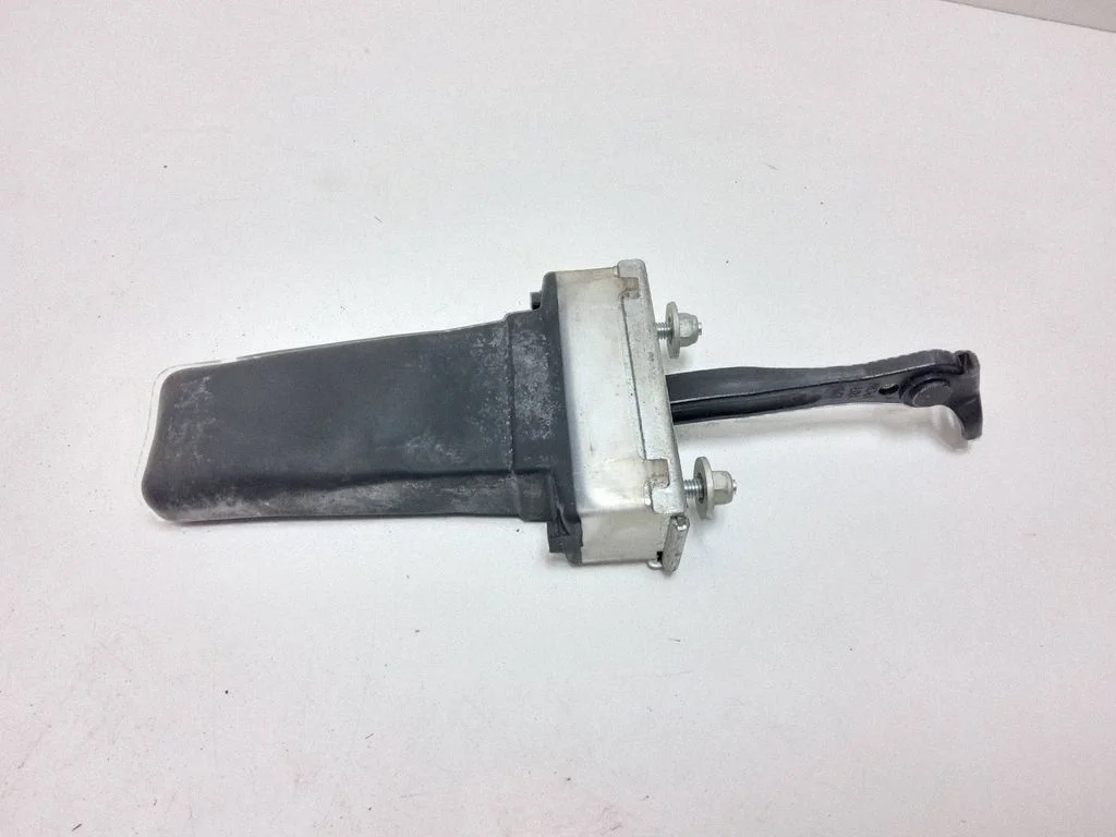 Rear door check strap stopper – Land Rover Range Rover Sport L494 (2013-)