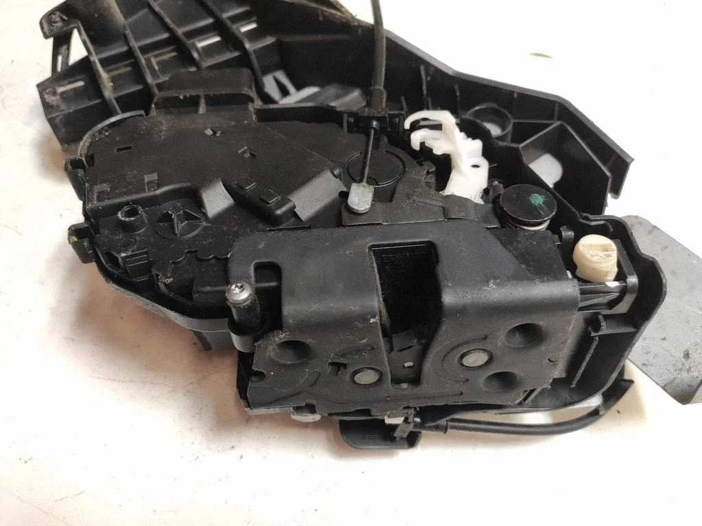 Aizmugurējo durvju slēdzene – Volvo S80 (2007-2013)