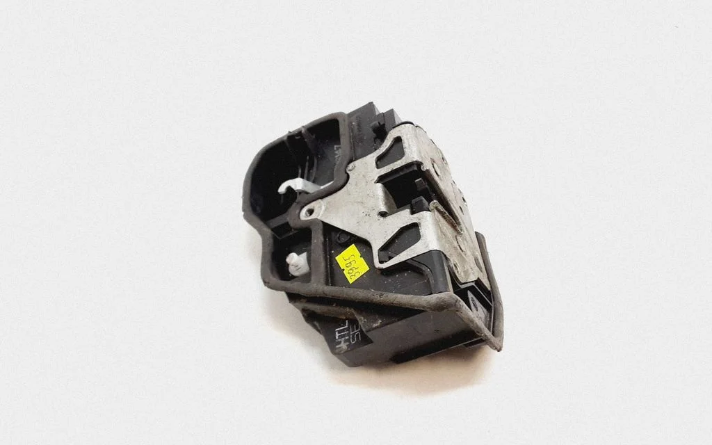 Rear door lock 7202147