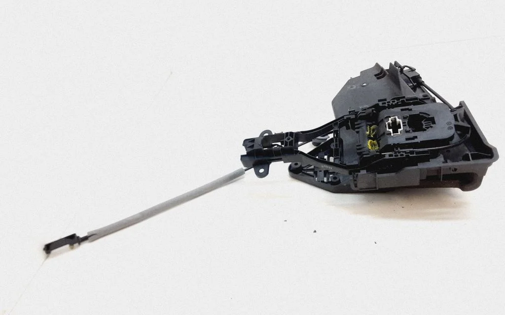 Rear door lock 31301740