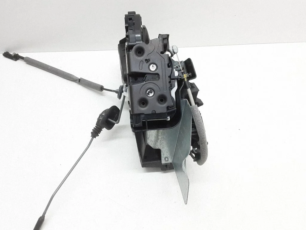 Rear door lock 30799327