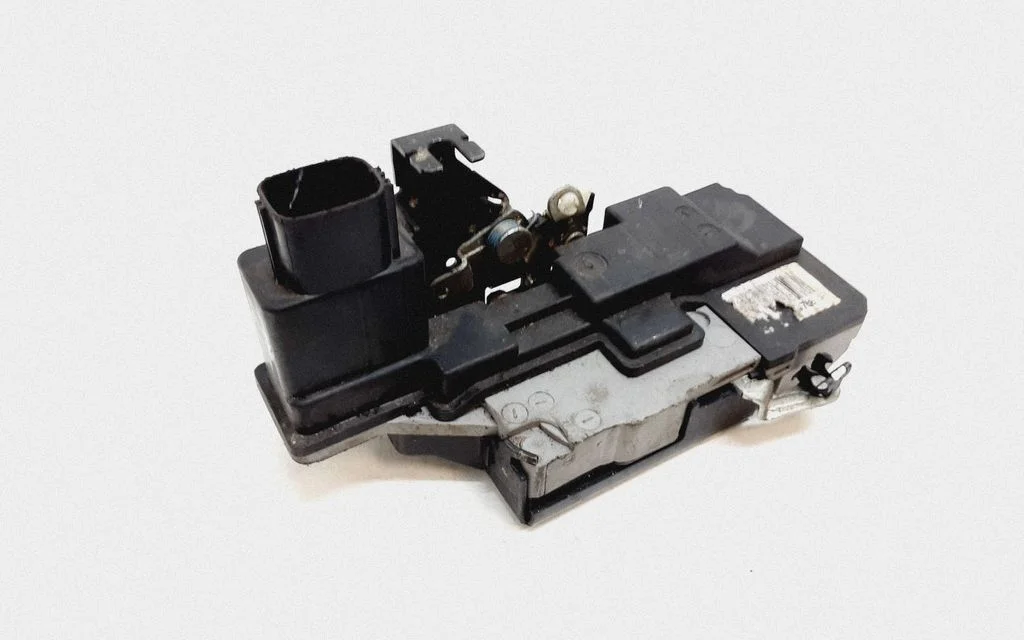 Rear door lock 30699758