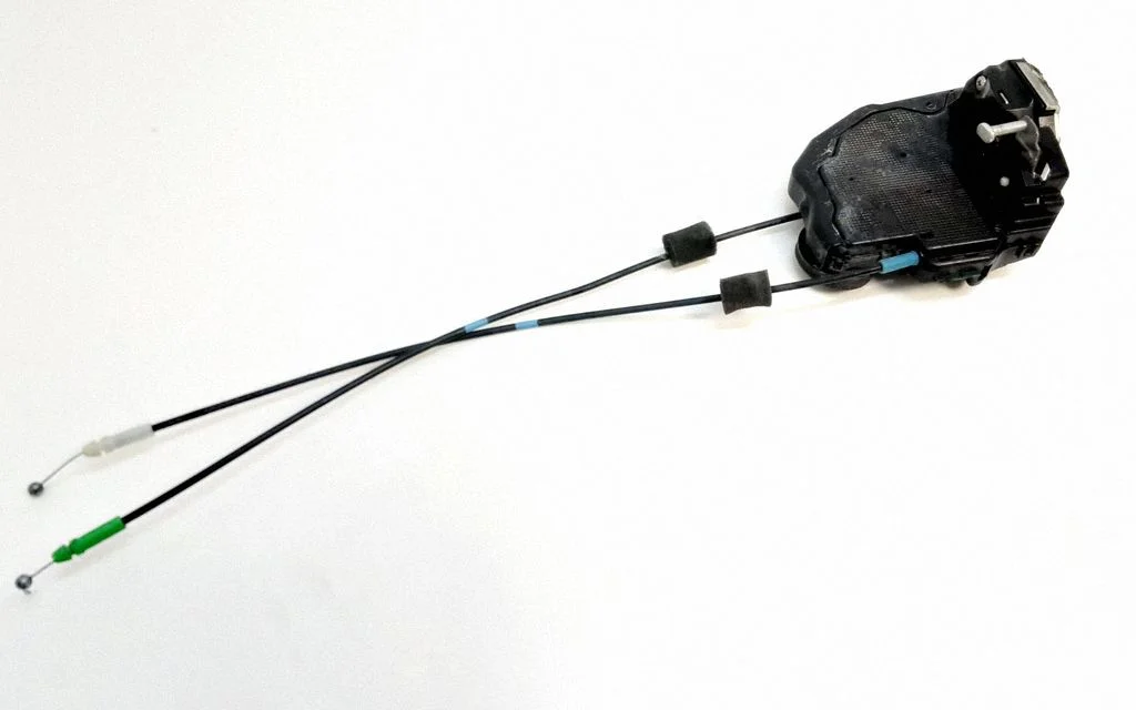 Rear door lock – Toyota RAV 4 (XA30) (2006-2016)