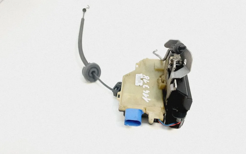 Rear door lock 4E0839015B