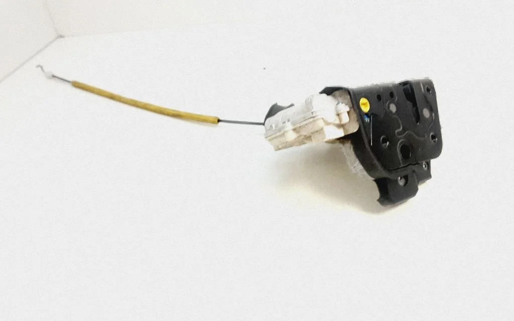 Rear door lock 4F0839015C