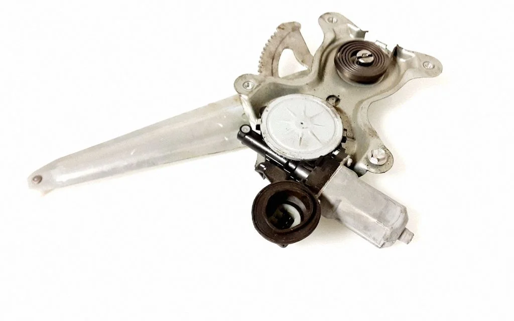 Rear door window regulator with motor 8572058010