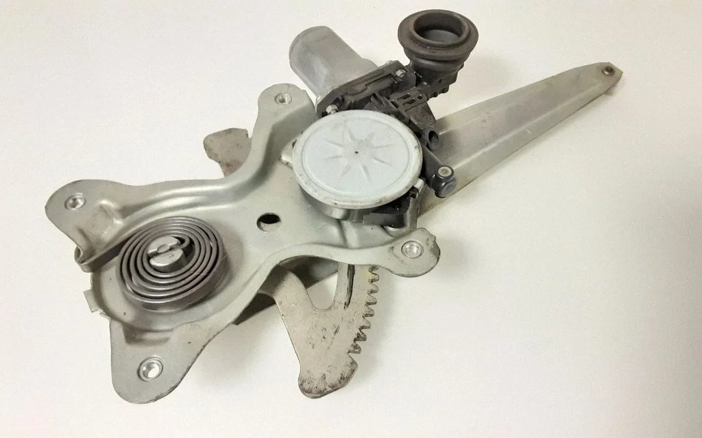 Rear door window regulator with motor – Lexus RX III (2008-2015)