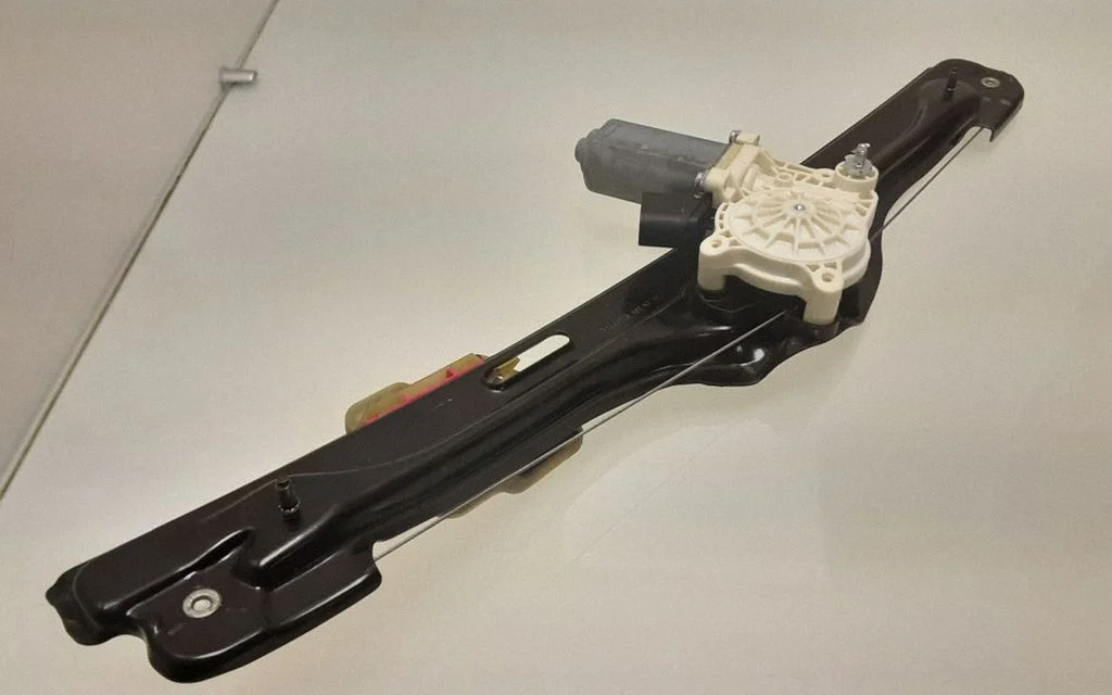 Rear door window regulator with motor – BMW X5 F15 (2013-2017)