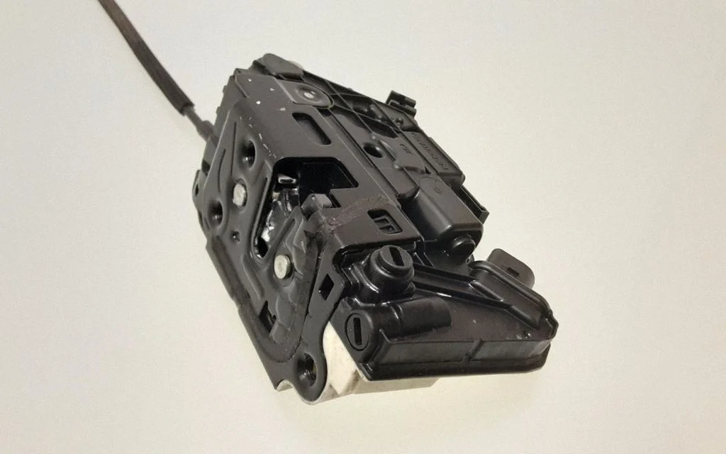 Rear door lock – rear right