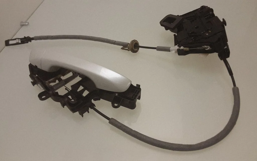Rear door lock – rear right