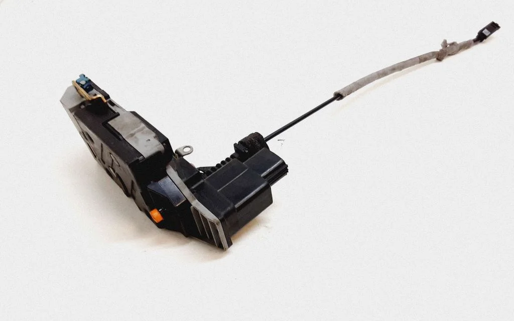 Rear door lock 30663053