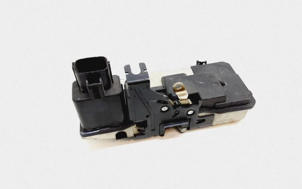 Rear door lock 30663053