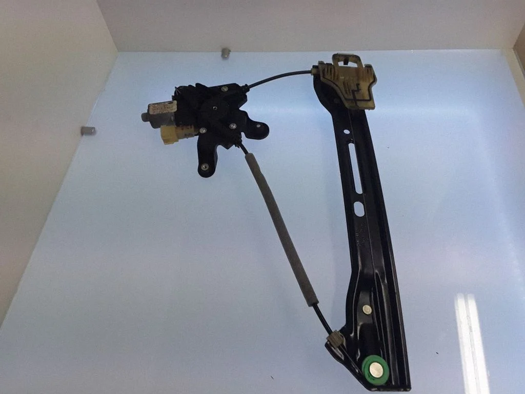 Rear door window regulator with motor