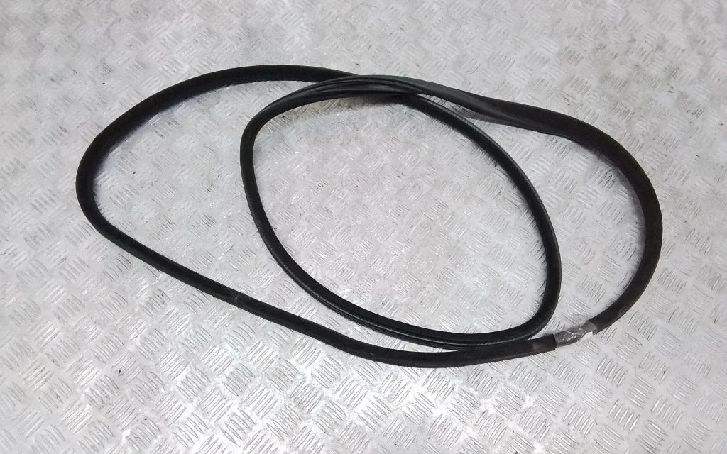 Rear door rubber seal (on body) – rear right