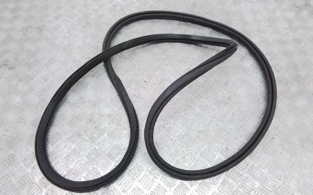 Rear door rubber seal (on body) 31457673