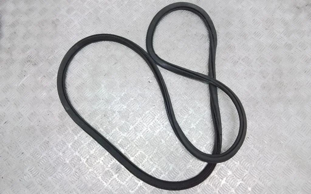 Rear door rubber seal (on body) 31457674