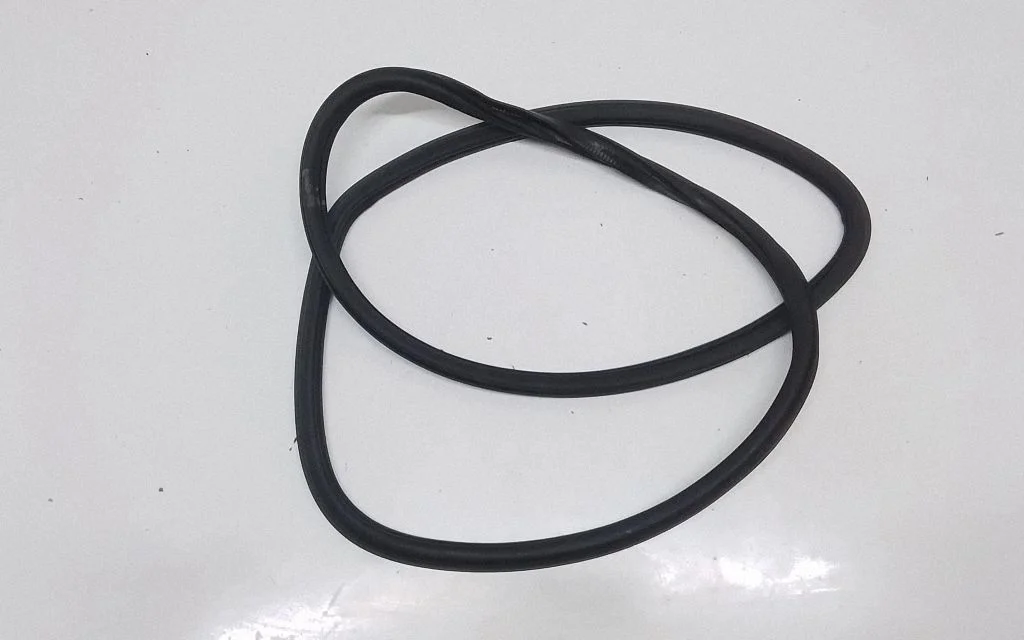 Tagaukse tihend (kere pool) – Volkswagen Passat CC (2008-2016)