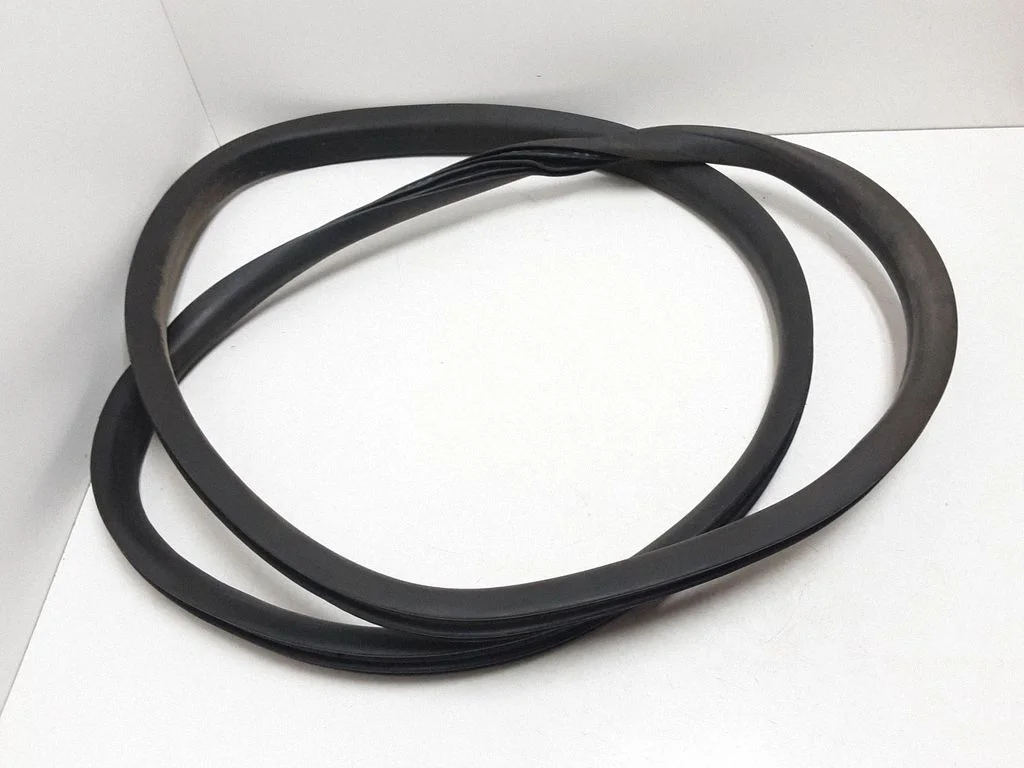 Rear door rubber seal (on body) – rear right