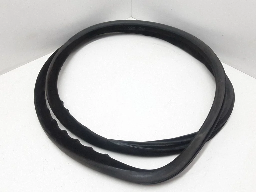 Rear door rubber seal (on body) – rear right
