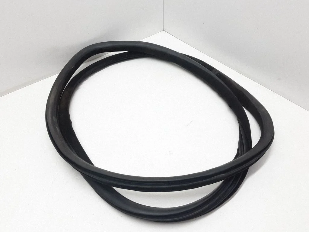 Rear door rubber seal (on body) – rear left