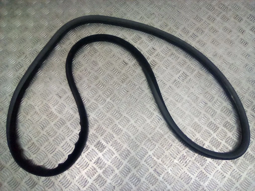 Rear door rubber seal (on body) – rear left