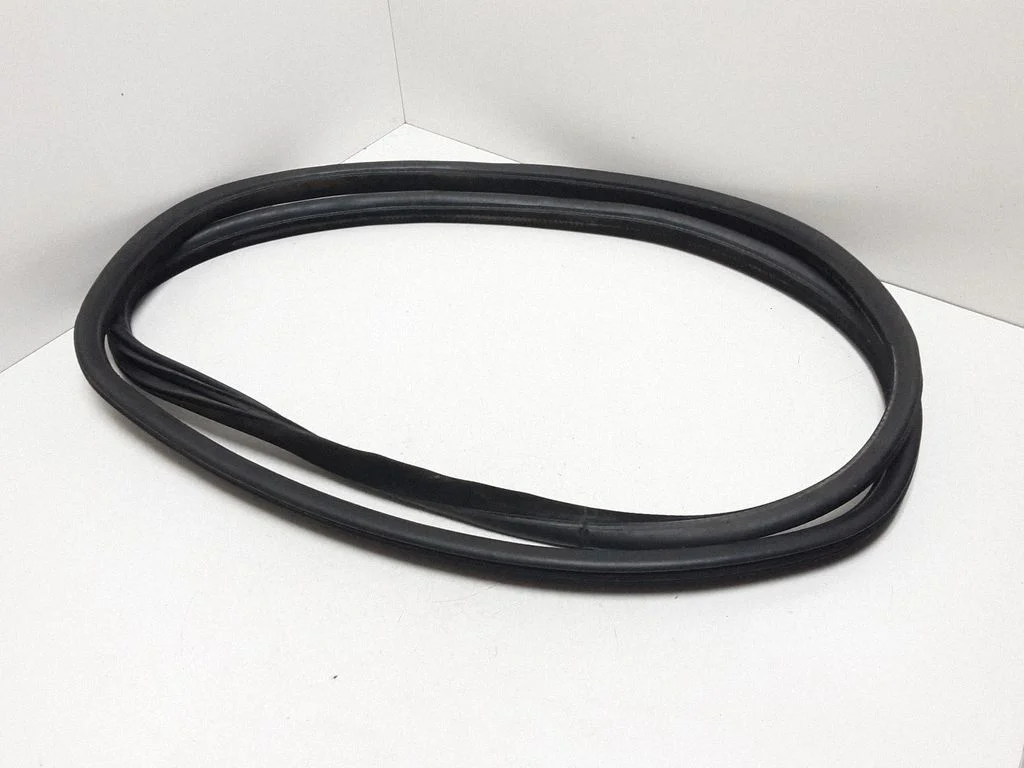 Rear door rubber seal (on body) – rear right