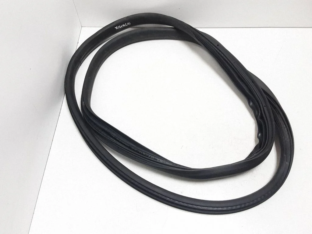 Rear door rubber seal (on body) – rear right