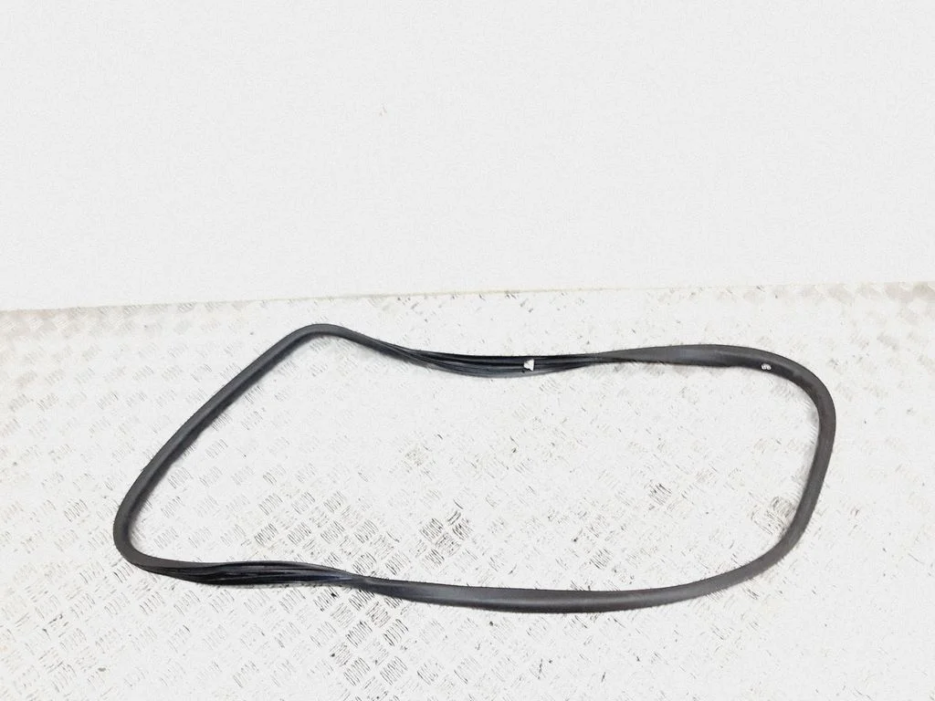 Rear door rubber seal (on body) – right