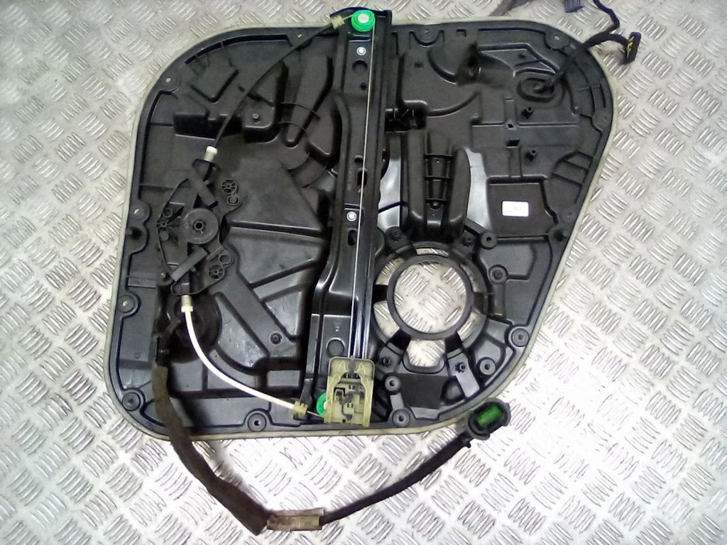 Podnośnik szyby tylnej bez silniczka – Volvo XC90 (2014-)