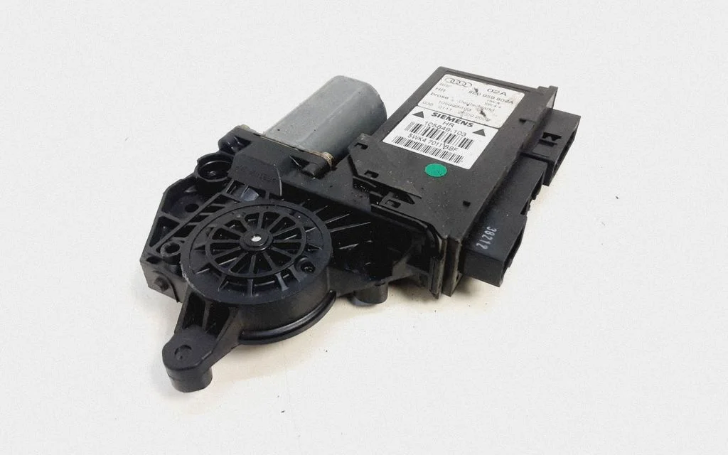 Rear door window regulator motor 8E0959802A
