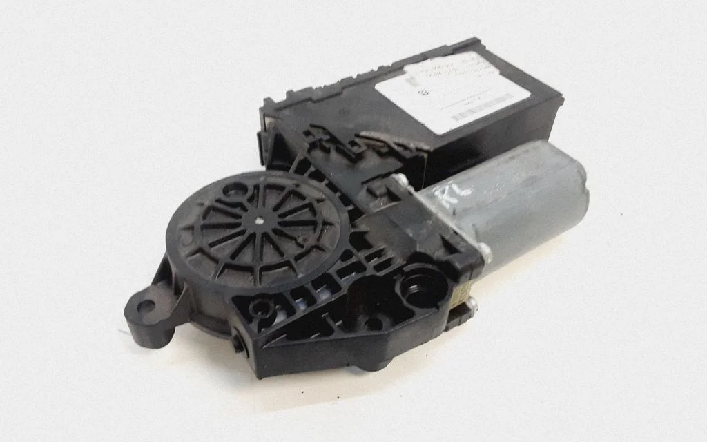 Rear door window regulator motor – Volkswagen Touareg I (2002-2010)