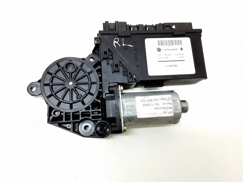 Rear door window regulator motor – Volkswagen Touareg I (2002-2010)