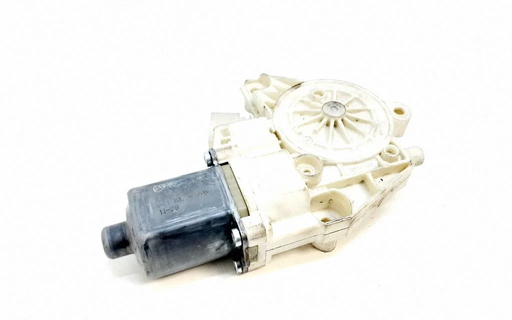 Rear door window regulator motor – Mercedes-Benz C-Class AMG W204 (2007-2014)