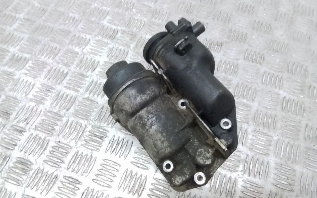 Oil filter mounting bracket 30677920