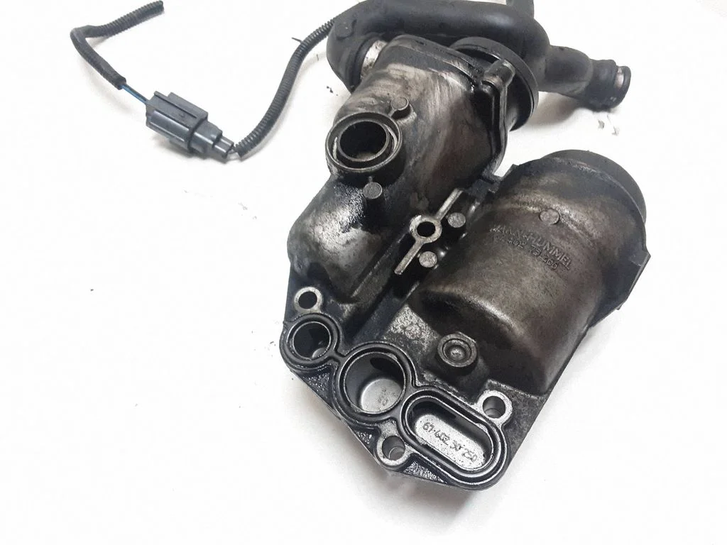 Oil filter mounting bracket 30677920