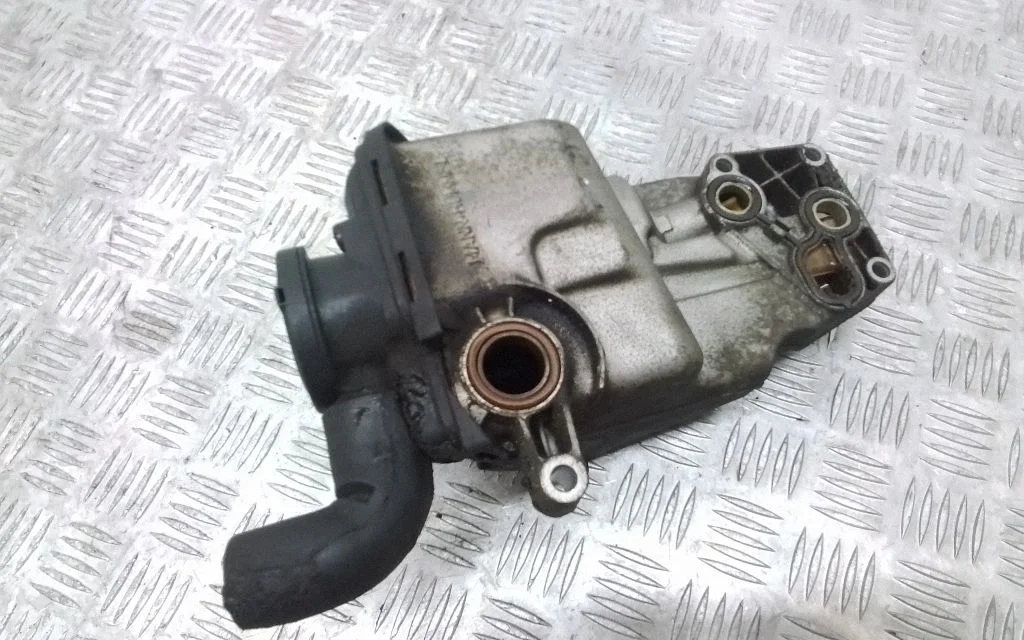 Oil filter mounting bracket 30788494