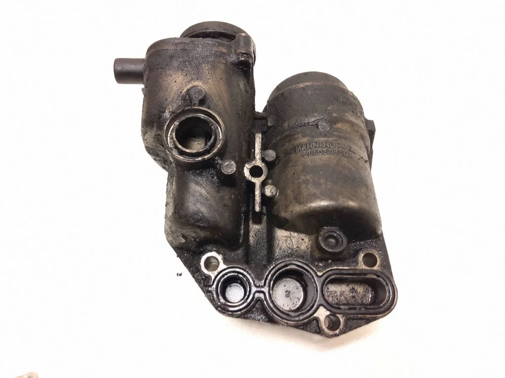 Oil filter mounting bracket – Volvo V70 (2005-2008)