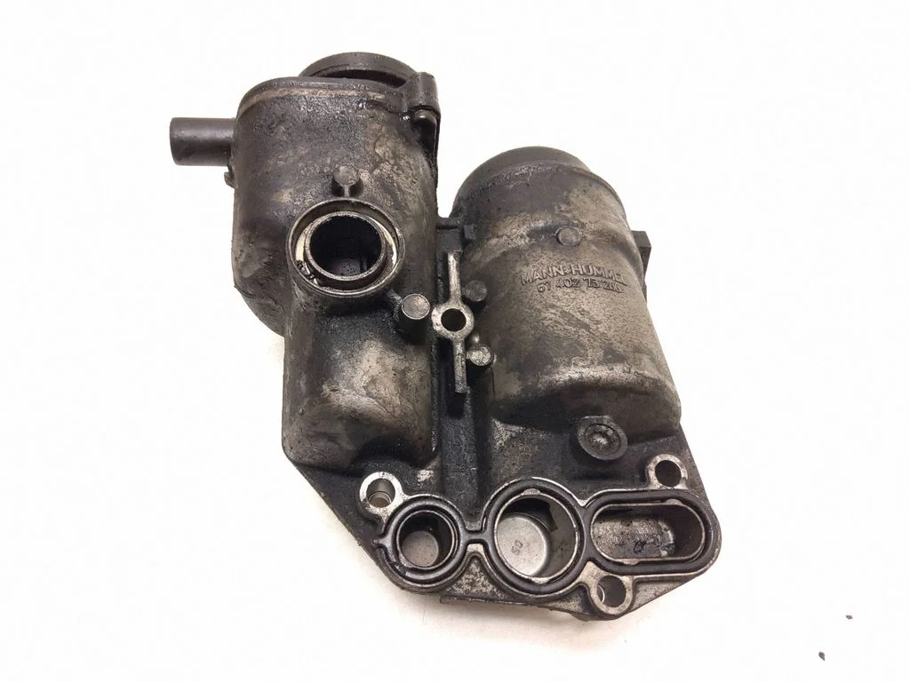 Oil filter mounting bracket – Volvo V70 (2005-2008)